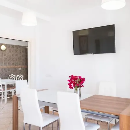 Sleeps 10 Pool Wifi Callao Salvaje