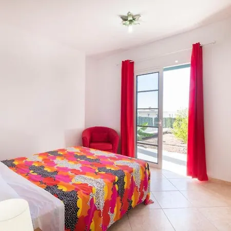 Nyaraló Sleeps 10 Pool Wifi *