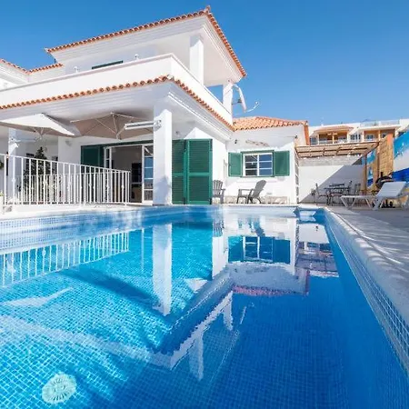 Nyaraló Sleeps 10 Pool Wifi *